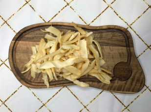 Морской коктейль (250 гр.): Кальмар полукольца