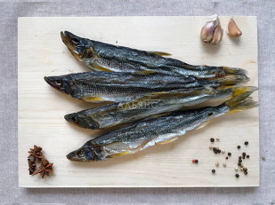 Картофель «Бруто» с солью 70 гр.: Корюшка вяленая без икры