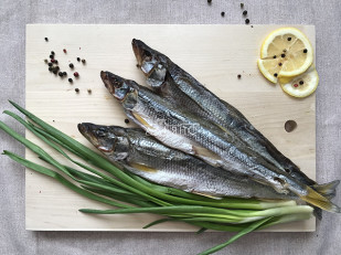 Картофель «Бруто» с солью 70 гр.: Корюшка вяленая с икрой