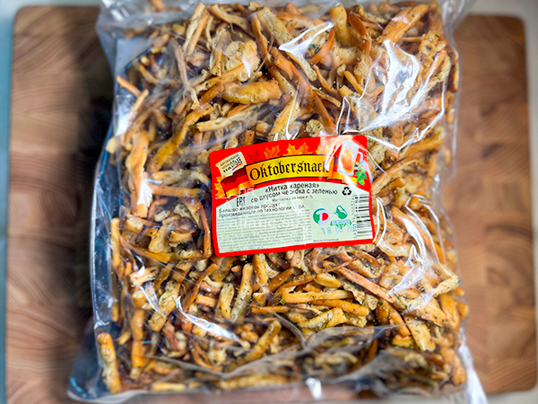 Нитка ЖАРЕНАЯ "Чеснок с зеленью" Oktobersnack 1 кг (сырный продукт) в Кашире