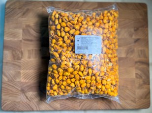 Мучные полоски КРАСНЫЕ со вкусом пряной говядины 76 гр: Кукуруза жареная 