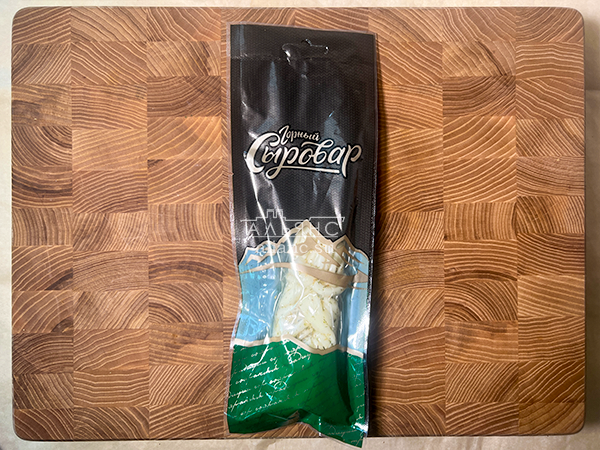 Сыр 100 гр ГОРНЫЙ СЫРОВАР (Косичка с укропом и чесноком) в Кашире